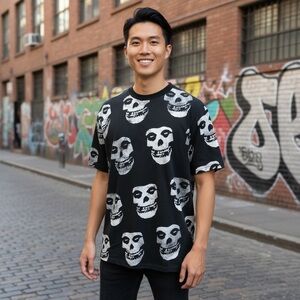 MisFits black skull tee shirt large #punk #goth #y2k #skulls